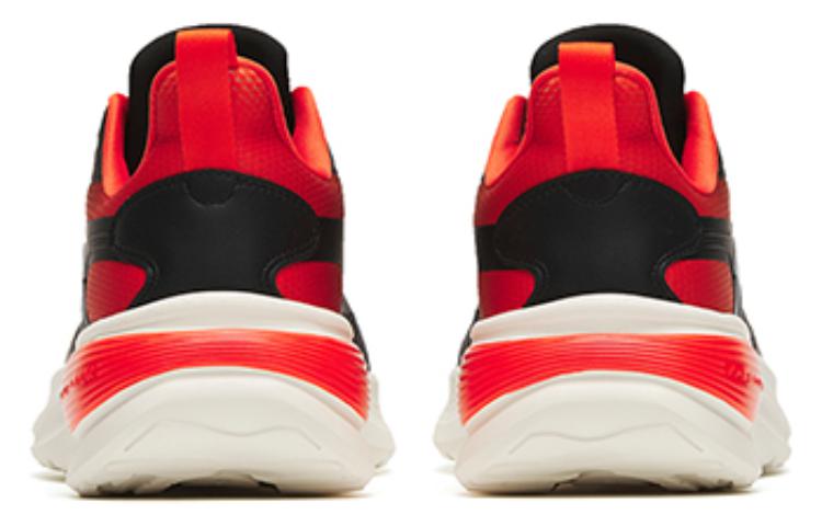 Shop Anta安踏 雲途 減震防滑耐磨 低筒 跑步鞋 黑紅