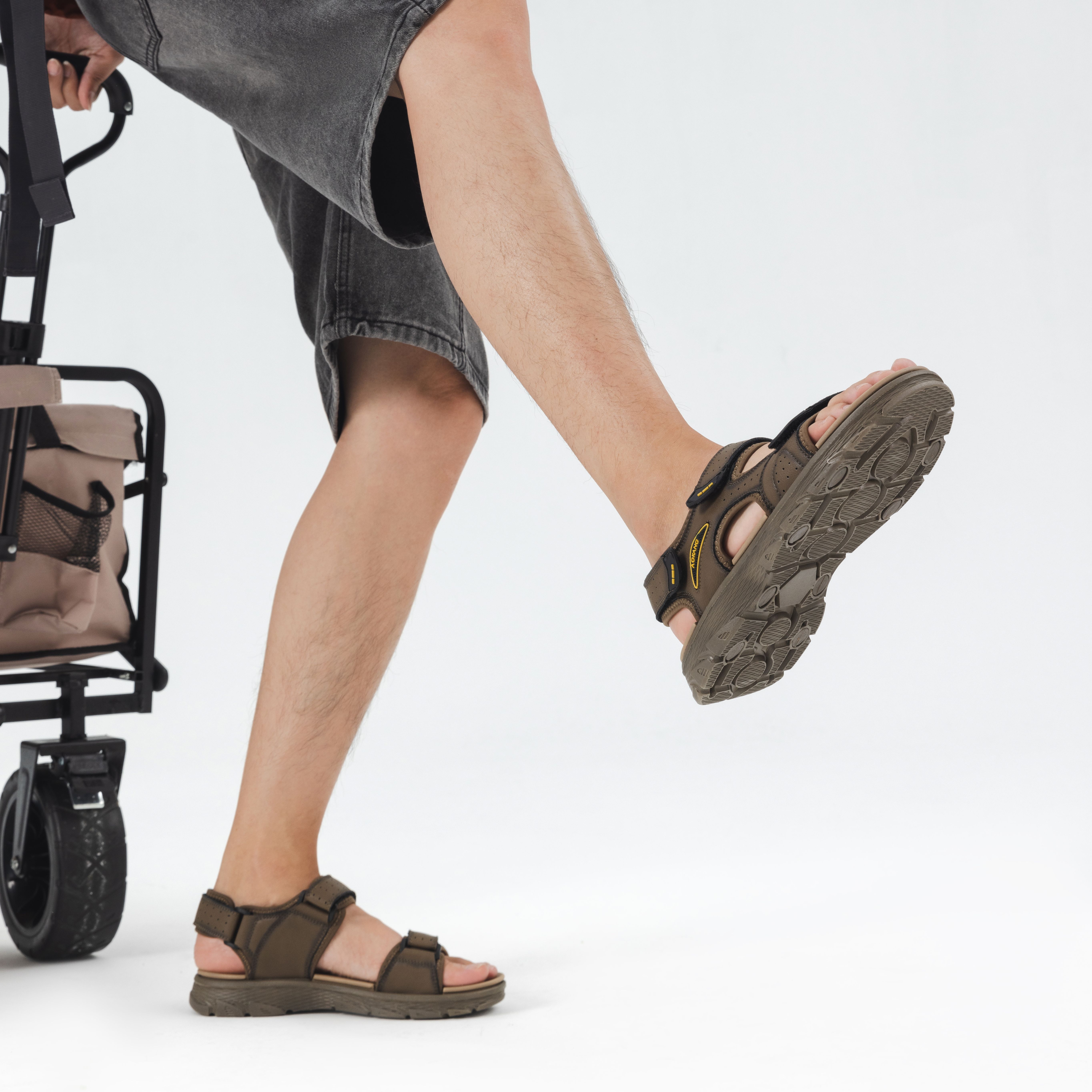 Details for 奧康AOKANG PU 防滑露趾 沙灘涼鞋 男款 卡其色