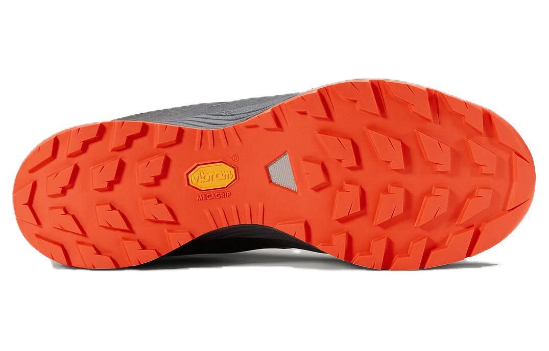 Shop 始祖鸟 Vertex 減震防滑耐磨 中幫 跑步鞋 男女同款 黑色