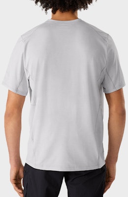 始祖鸟 CORMAC 标志轻薄速干排汗短袖T恤. 30557 1