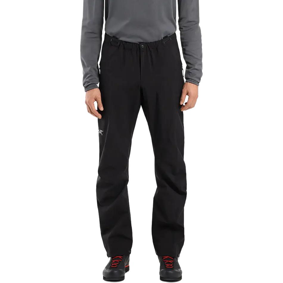 Lookbook Pantalones Arcteryx Alpine Guide Negros para Montaña, Tiro Medio, Cremallera Recta. 25480