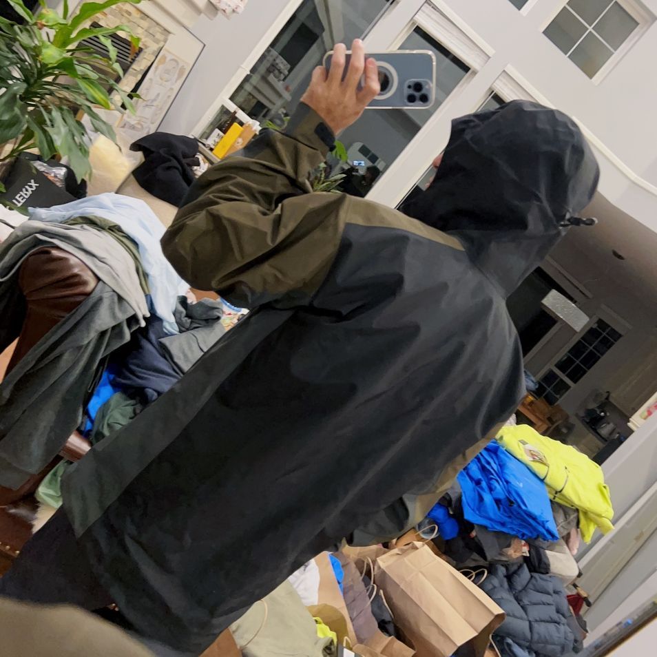 Sizing Arcteryx Arc'teryx BETA Jacket Recut N07  Waterproof Windproof Hooded Shell Black/Grey/Blue 31408