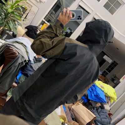 Arcteryx Arc'teryx BETA Jacket Recut N07 Waterproof Windproof Hooded Shell Black/Grey/Blue 31408 Sizing Arcteryx Arc'teryx BETA Jacket Recut N07 Waterproof Windproof Hooded Shell Black/Grey/Blue 31408