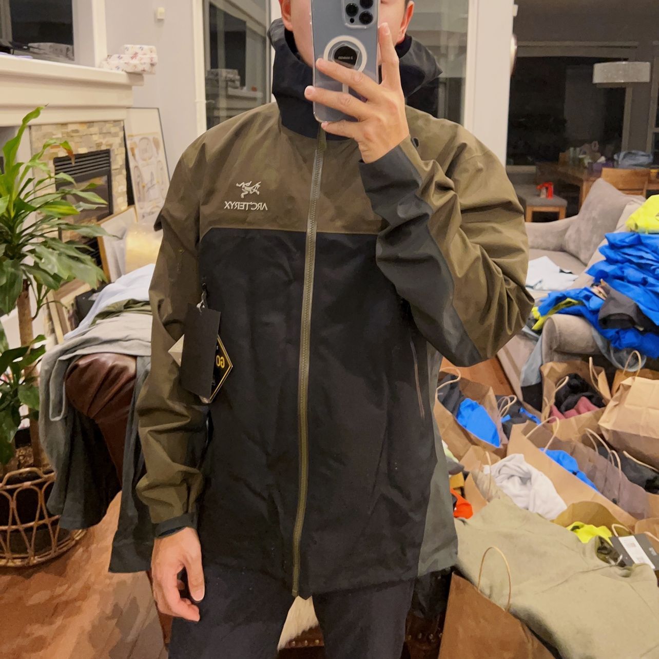 Shop Arcteryx Arc'teryx BETA Recut  Waterproof Windproof Hooded Jacket Green 31410