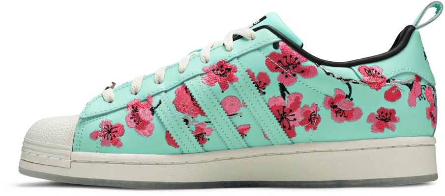 Arizona x adidas Superstar 'Teh Hijau dengan Ginseng dan Madu' GZ2877 Lookbook Arizona x adidas Superstar 'Teh Hijau dengan Ginseng dan Madu' GZ2877