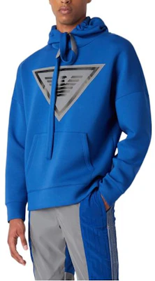 Armani/EMPORIO ARMANI SS23 老鷹標誌連帽電藍色男士套頭衫 3R1M6P-1JV9Z1-0935 Lookbook Armani/EMPORIO ARMANI SS23 老鷹標誌連帽電藍色男士套頭衫 3R1M6P-1JV9Z1-0935