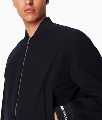 ARMANI EXCHANGE Jaket Pendek Katun Logo SS24 Biru Tua. 3DZBL0-ZN3FZ-1583 Details for ARMANI EXCHANGE Jaket Pendek Katun Logo SS24 Biru Tua. 3DZBL0-ZN3FZ-1583