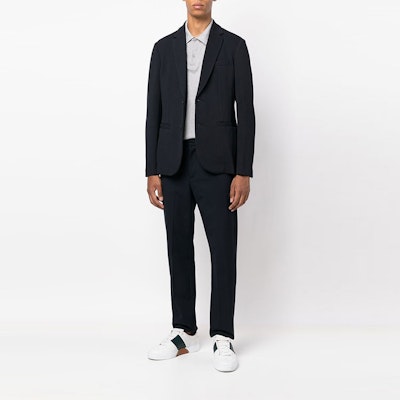 ARMANI EXCHANGE Blazer Navy Lelaki Bergaya Jahitan Satu Poket Tampal FW22. 8NZG43-ZNUAZ-1583 Lookbook ARMANI EXCHANGE Blazer Navy Lelaki Bergaya Jahitan Satu Poket Tampal FW22. 8NZG43-ZNUAZ-1583