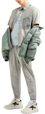 ARMANI EXCHANGE SS24 Jaket Puffer Logo Print dengan Kerah Berdiri. 3DZBL4-ZN3HZ-5811 Purchase ARMANI EXCHANGE SS24 Jaket Puffer Logo Print dengan Kerah Berdiri. 3DZBL4-ZN3HZ-5811