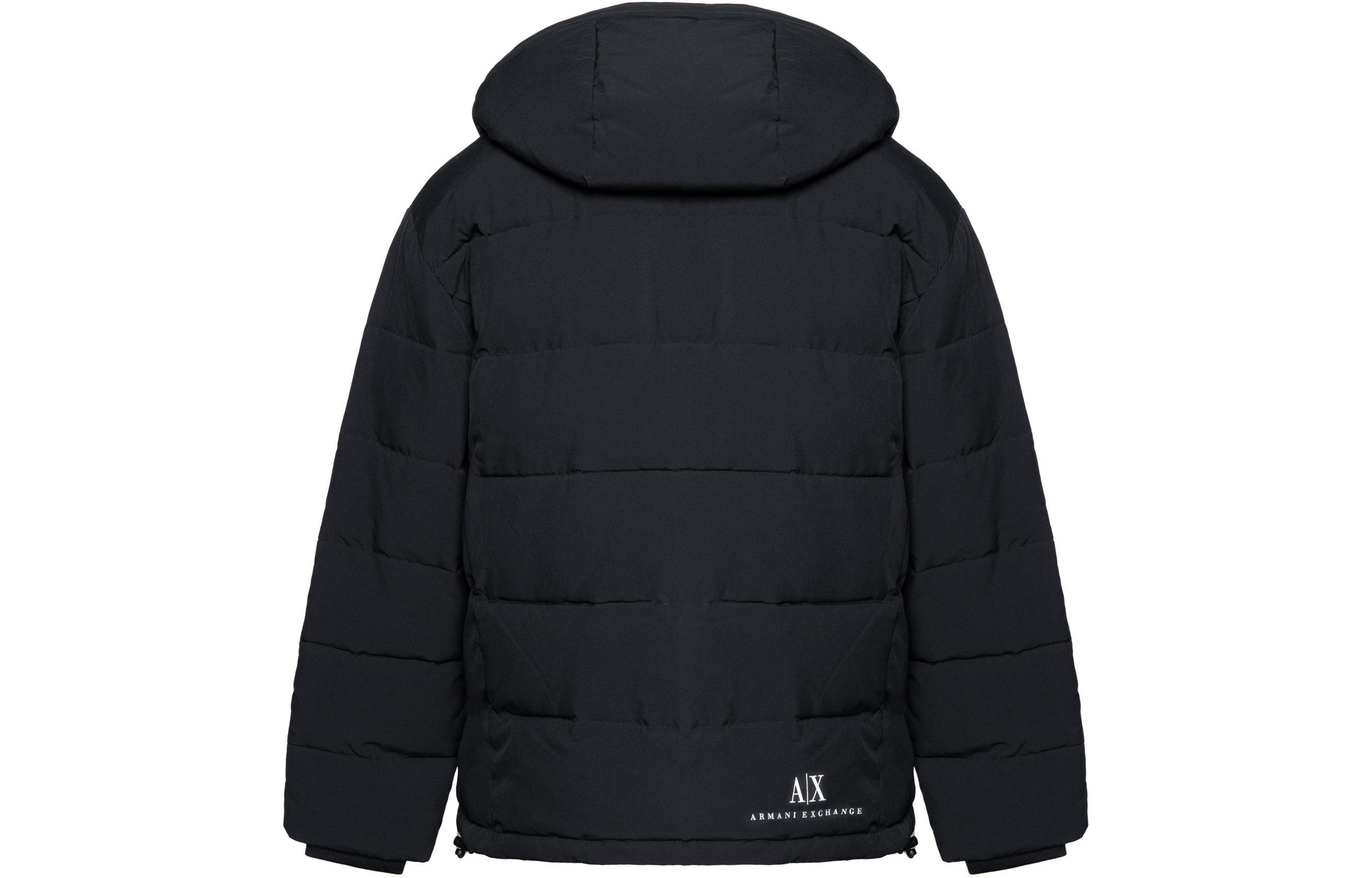 Lookbook ARMANI EXCHANGE 黑色連帽羽絨外套，附Logo印花及拉鍊。 6KZB12-ZNICZ-1200