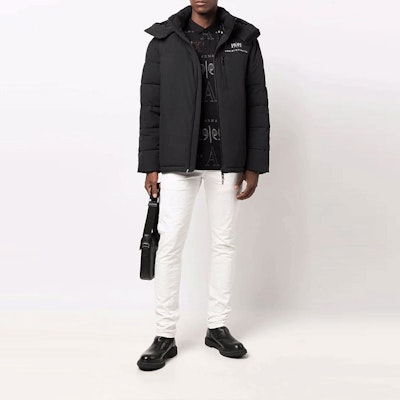 ARMANI EXCHANGE 黑色連帽羽絨外套,附Logo印花及拉鍊。 6KZB12-ZNICZ-1200 Shop ARMANI EXCHANGE 黑色連帽羽絨外套,附Logo印花及拉鍊。 6KZB12-ZNICZ-1200