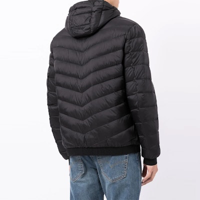 阿玛尼AX黑色印花连帽羽绒夹克。 8NZB53-ZNW3Z-0217 Shop 阿玛尼AX黑色印花连帽羽绒夹克。 8NZB53-ZNW3Z-0217