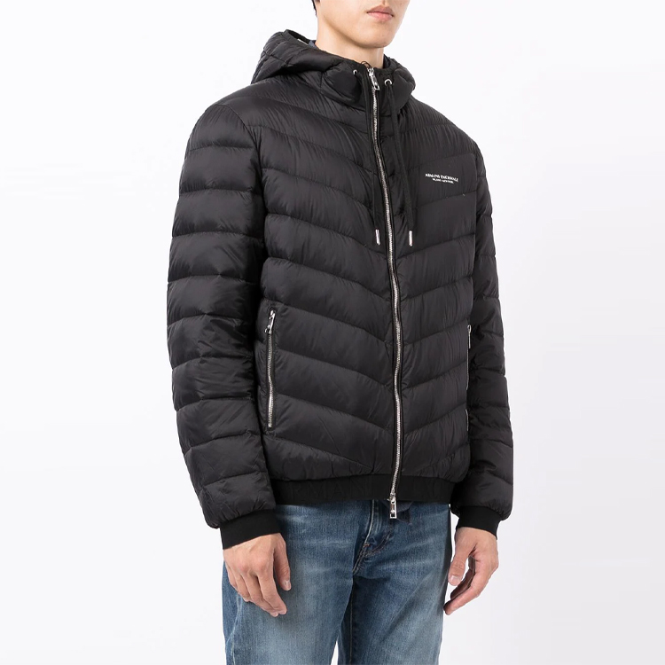 Purchase 阿玛尼AX黑色印花连帽羽绒夹克。 8NZB53-ZNW3Z-0217