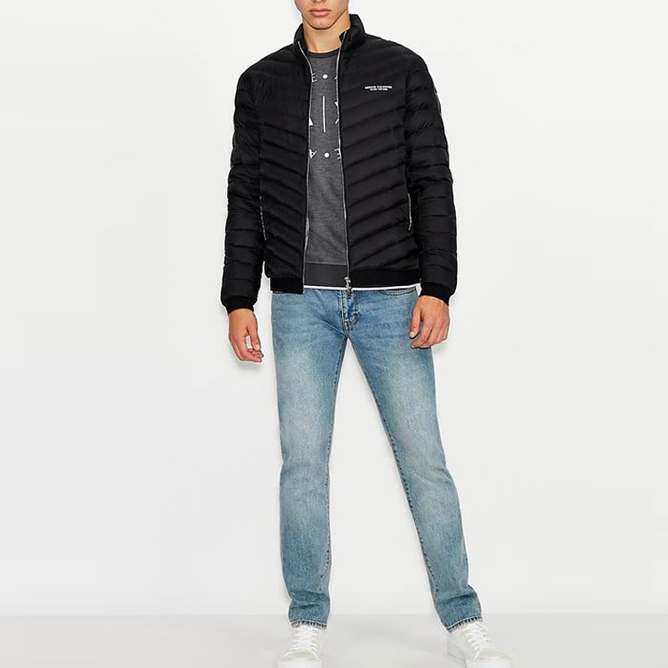 Lookbook Armani Exchange FW22 黑色徽标高领羽绒夹克. 8NZB52-ZNW3Z-0217