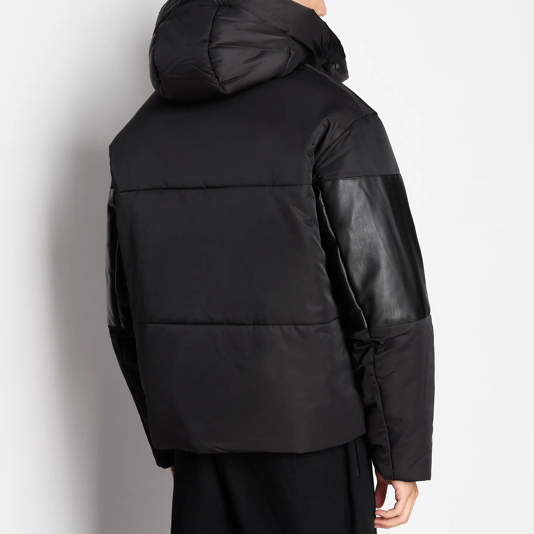 Shop アルマーニエクスチェンジ FW23 ブラック フード付きコットンジャケット ロゴパッチ付き 6RZB13-ZNJ7Z-1200