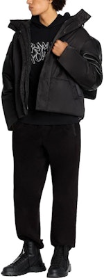 ARMANI EXCHANGE FW23 Hoodie Hitam dengan Cetakan Logo. 6RZMBB-ZJBWZ-1200 Sizing ARMANI EXCHANGE FW23 Hoodie Hitam dengan Cetakan Logo. 6RZMBB-ZJBWZ-1200