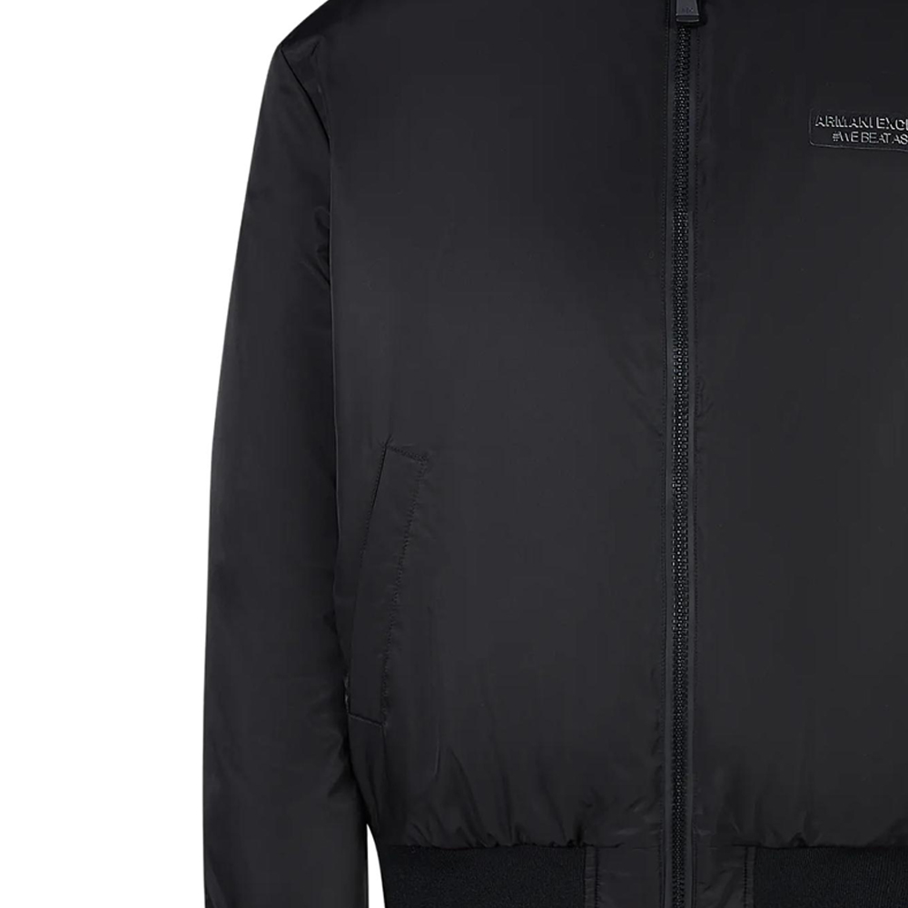 Sizing 아르마니 익스체인지 FW23 블랙 로고 패치 야구 칼라 코튼 재킷. 6RZB12-ZNJ7Z-1200