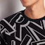 Sizing Armani Exchange FW23 黑色圓領運動衫 與植絨字母印花 6RZMBA-ZJBWZ-1200
