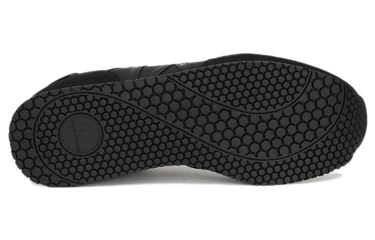 Shop 阿玛尼低帮黑色网面运动鞋 XUX017XCC6800002