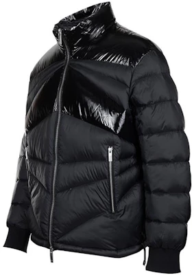 Armani Exchange Solid Color Zip-Up Puffer Jacket with Stand Collar 6RZBL4-ZN2RZ-1200 Lookbook Armani Exchange Solid Color Zip-Up Puffer Jacket with Stand Collar 6RZBL4-ZN2RZ-1200