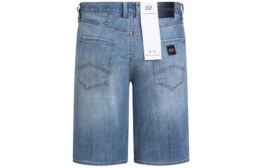 Lookbook 阿玛尼交换2024春夏系列蓝色中腰直筒牛仔短裤。 3DZJ65-Z1XBZ-1500