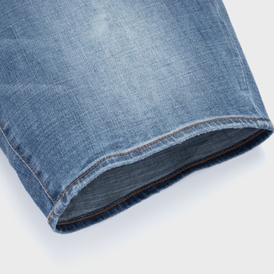 阿玛尼交换2024春夏系列蓝色中腰直筒牛仔短裤。 3DZJ65-Z1XBZ-1500 Details for 阿玛尼交换2024春夏系列蓝色中腰直筒牛仔短裤。 3DZJ65-Z1XBZ-1500