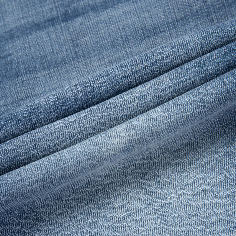 Sizing 阿玛尼交换2024春夏系列蓝色中腰直筒牛仔短裤。 3DZJ65-Z1XBZ-1500