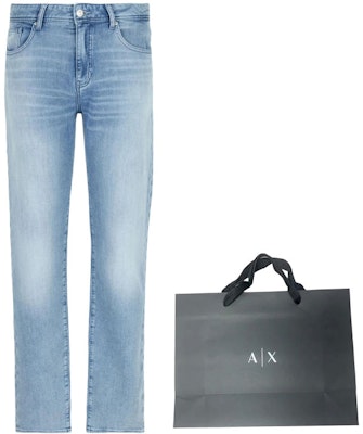 ARMANI EXCHANGE SS24 男士Logo低腰直筒修身牛仔裤 浅蓝色. 3DZJ13-Z1TTZ-25EU Lookbook ARMANI EXCHANGE SS24 男士Logo低腰直筒修身牛仔裤 浅蓝色. 3DZJ13-Z1TTZ-25EU