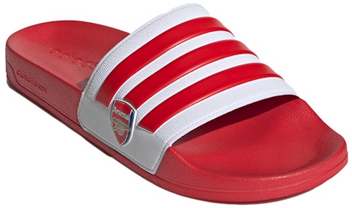 阿森纳 x 阿迪达斯 Adilette Shower '猩红色' EG1212 Lookbook 阿森纳 x 阿迪达斯 Adilette Shower '猩红色' EG1212