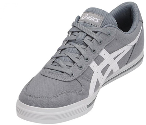 Asics Aaron 耐磨防滑休閒板鞋 灰白色 Shop Asics Aaron 耐磨防滑休閒板鞋 灰白色
