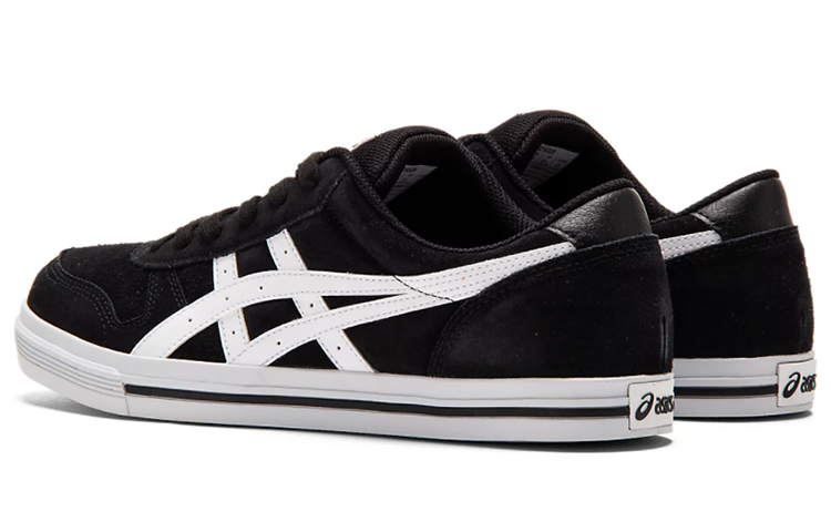 Shop Asics Aaron Pro 休閒板鞋 黑白