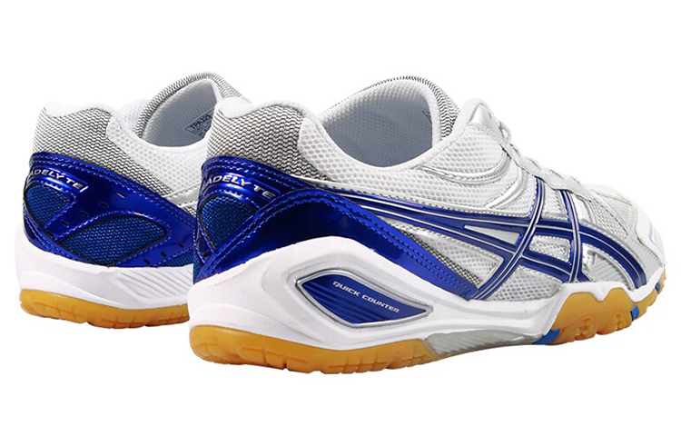 Lookbook Asics 猛攻Bladelyte 3 跑步鞋 白藍