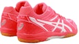 Shop Asics 迅猛攻擊 SP 3 跑步鞋 粉白色