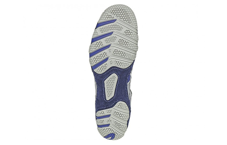 Shop Asics Cael V7.0 高筒跑步鞋 灰藍