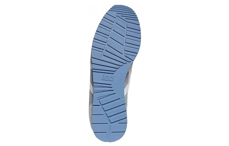 Shop Asics Curreo 低筒跑步鞋 灰白