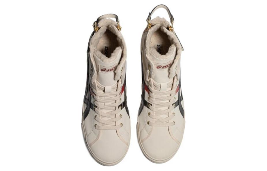 Lookbook ASICS Double Clutch Cokelat 1203A037-200