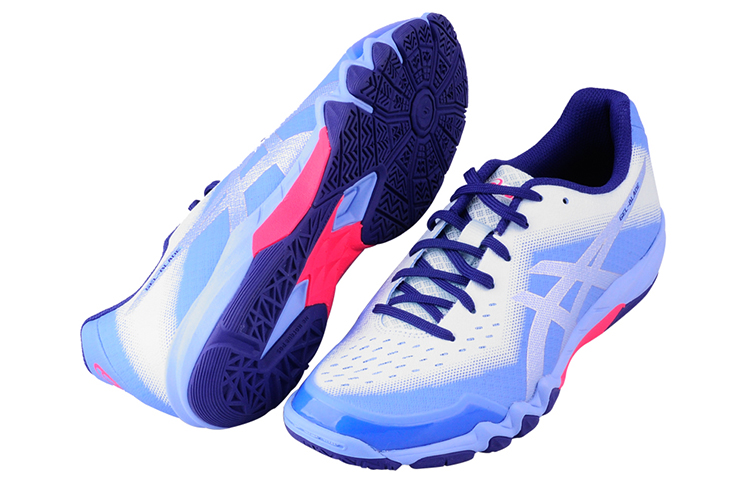 Shop Asics Gel-Blade 6 減震防滑運動跑步鞋 淺藍