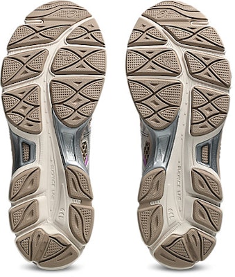 アシックス GEL-CUMULUS 16 ランニングシューズ シナモン/ピュアシルバー 1203A733-200 Sizing アシックス GEL-CUMULUS 16 ランニングシューズ シナモン/ピュアシルバー 1203A733-200