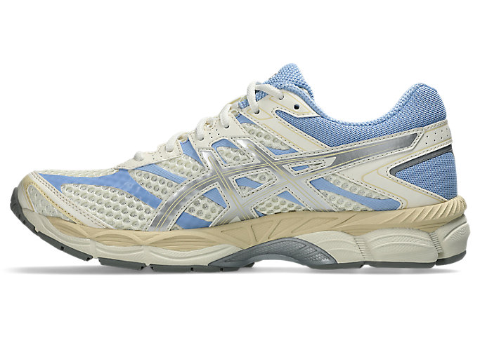 Shop アシックス GEL-CUMULUS 16 ランニングシューズ アイボリー/ピュアシルバー 1203A733-750