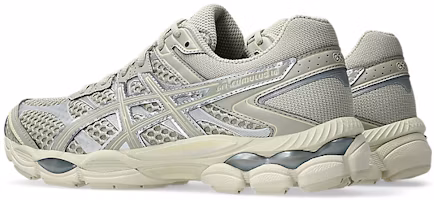 Lookbook ASICS GEL-CUMULUS 16 Baskets de Running Vert Feuille Sèche/Vert Feuille Sèche 1203A733-300