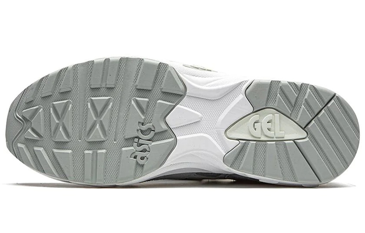 Shop Asics Gel-Diablo 耐磨防滑 低筒運動鞋 石灰色
