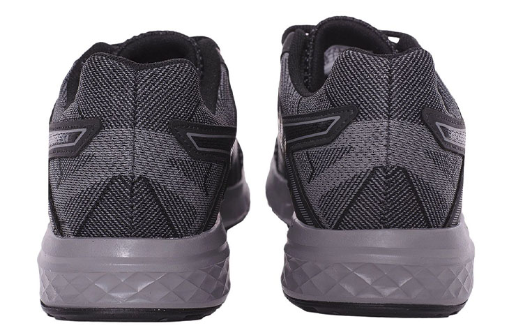 Shop Asics Gel-Excite 5 緩衝透氣 低筒運動跑步鞋 黑灰