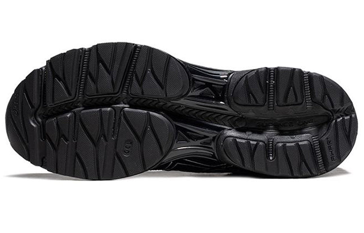 Shop Asics Gel-Flux 4 耐磨透氣包裹性輕便 低筒 跑步鞋 男款 黑