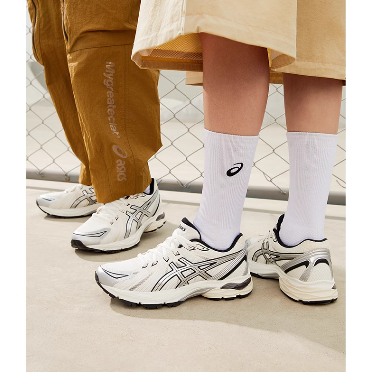 Lookbook 亚瑟士 Gel-Flux 4 CN '银色'跑鞋 1012B464-102