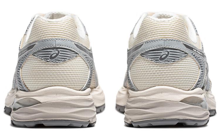 Shop Asics Gel-Flux 4 耐磨防滑 低筒 跑步鞋 男款 米藍黑