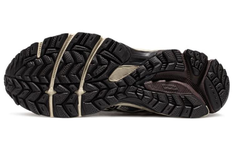 Shop ASICS Gel-Kahana 8 'Krim dan Hitam' 1011B895-020