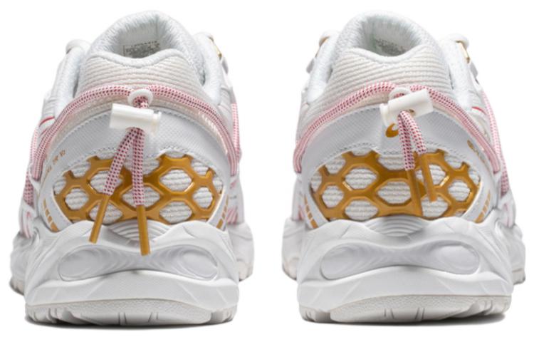 Lookbook アシックス ゲルカハナ TR V2 白/赤 1203A315-100