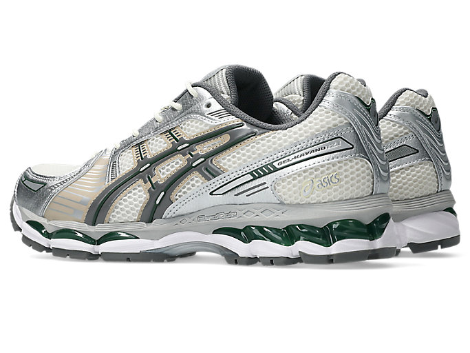 Shop ASICS GEL-KAYANO 12.1 慢跑鞋 奶油色/碳灰 1203A759-105