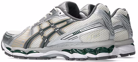 Shop ASICS GEL-KAYANO 12.1 慢跑鞋 奶油色/碳灰 1203A759-105