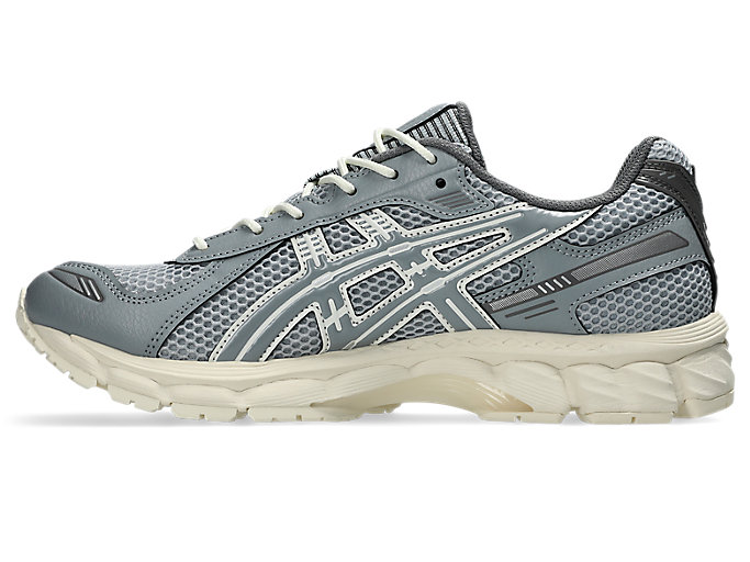 Shop ASICS GEL-KAYANO 12.1 跑鞋 灰色/砾石色 1203A759-021